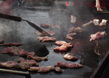 Foto de archivo. Matanza popular / KAMARERO