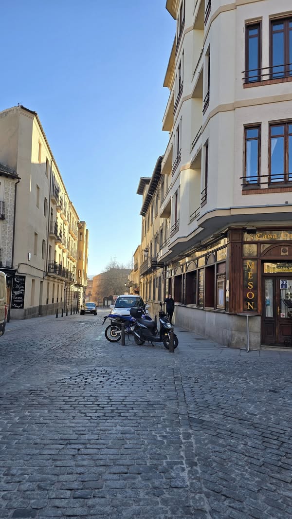 Los autobuses urbanos vuelven a terminar su recorrido en Colón 1 Calle Serafín/POLICÍA LOCAL DE SEGOVIA
