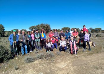 Grupo de participantes en la marcha de Arahuetes / DIPUTACIÓN DE SEGOVIA
