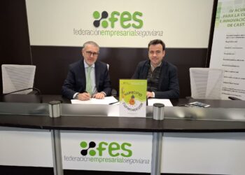 Andrés Ortega y Carlos Fraile en la firma del acuerdo / FES