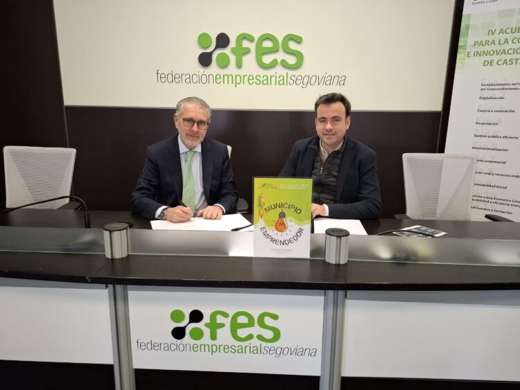 Andrés Ortega y Carlos Fraile en la firma del acuerdo / FES