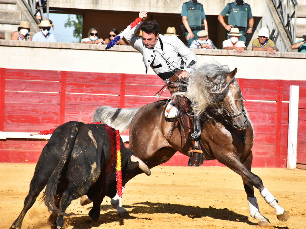 Mozoncillo, primer cartel de la temporada taurina en la provincia 2 El rejoneador Andy Cartagena, en Cantalejo. / A.M.