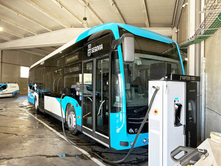 Conseguir una ciudad habitada y viva, objetivo del Plan de Actuación Integral 2 Autobús eléctrico de Segovia. / E.A.