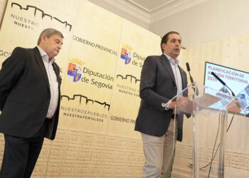 Los diputados Basilio del Olmo y Benjamín Cerezo presentan la planificación del Área de Acción Territorial. / DIPUTACIÓN
