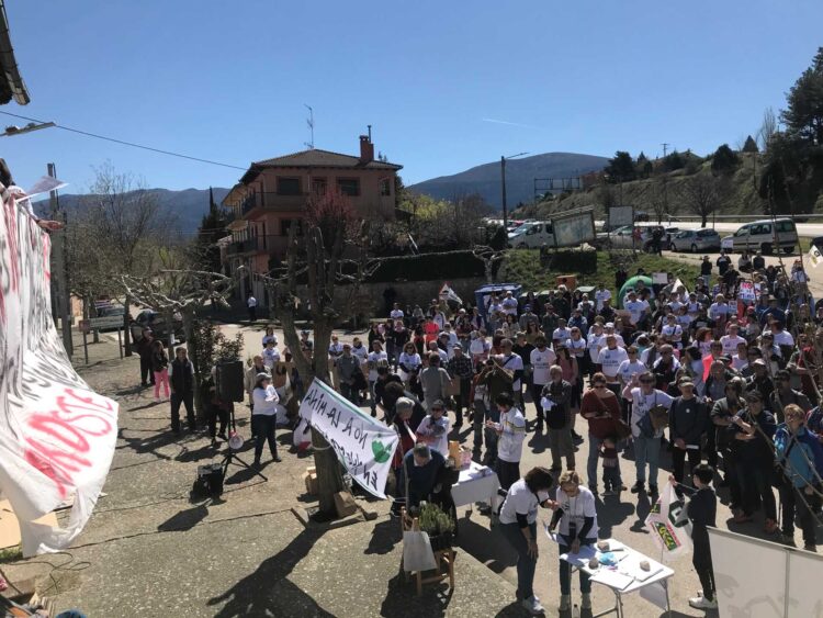 Erimsa reduce las hectáreas, pero no abandona el proyecto minero 3 Concentración en contra de la mina a cielo abierto. / ICAL