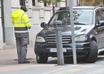 Control de la zona ORA, en Segovia. / KAMARERO