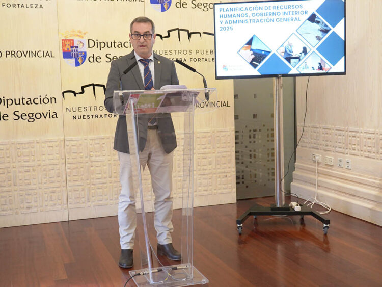 El diputado Jaime Pérez presenta la planificación del Área de Recursos Humanos. / EL ADELANTADO