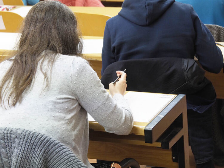 Más de 200 aspirantes optan a cuatro plazas de administrativo en el Ayuntamiento 1 Oposición. / EL ADELANTADO