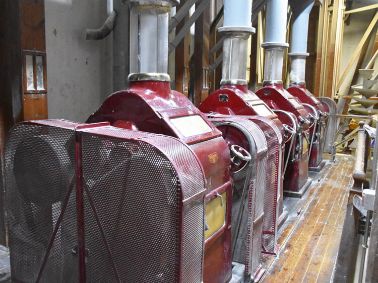 Molinos de la Harinera de Boceguillas, única en activo en la provincia de Segovia. / A.M.