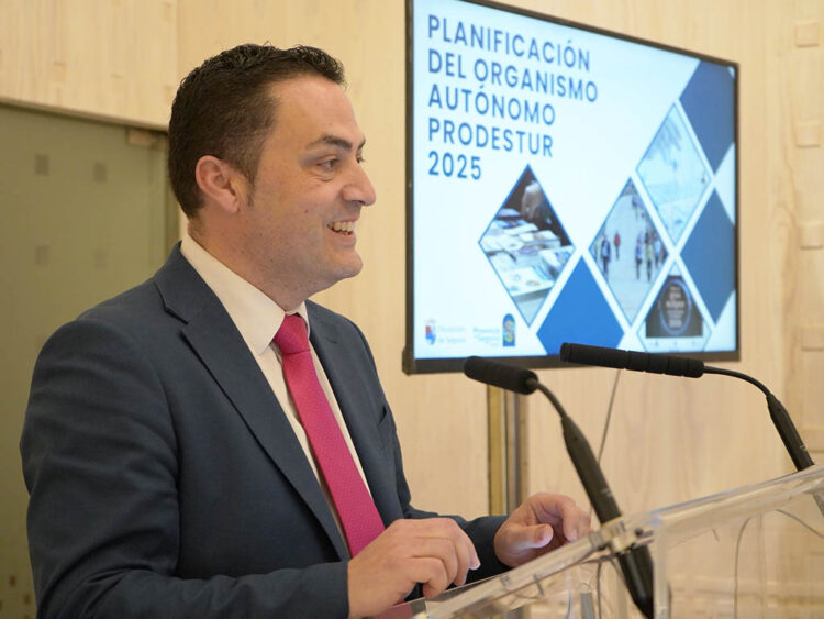 Prodestur invierte 50.000 euros para implicar a alojamientos rurales en el ‘eclipse total’ de 2026 1 El diputado del área de Turismo, Javier Figueredo. / DIPUTACIÓN