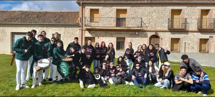 El grupo de los quintos, protagonistas de la fiesta. / Lourdes Matarranz