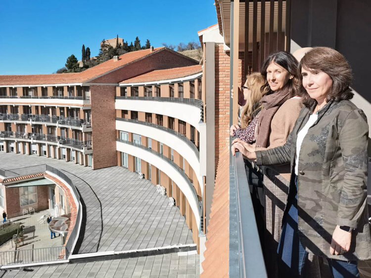 La residencia ‘San Lorenzo’ avala el nuevo modelo de unidades de convivencia 1 La delegada territorial, Raquel Alonso, visita la residencia San Lorenzo, / EL ADELANTADO