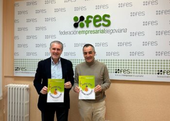 Firma del acuerdo entre el Ayuntamiento y la FES / FES