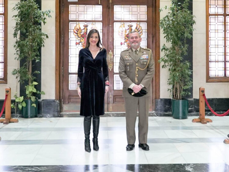 La presidenta de la Cámara de Comercio de Segovia, nueva embajadora de la 'Marca Ejército' 1 La presidenta de la Cámara de Comercio de Segovia, María José Tapia, nueva embajadora de la 'Marca Ejército'.