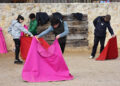 Clase de toreo de salón en la Escuela Taurina Provincial de Segovia. / A.M.