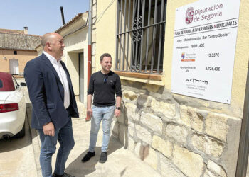 El presidente de la Diputación, Miguel Ángel de Vicente, visita una de las actuaciones del PAIMP en Añe.