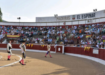 Paseíllo en la Plaza de Toros de El Espinar. / A.M.