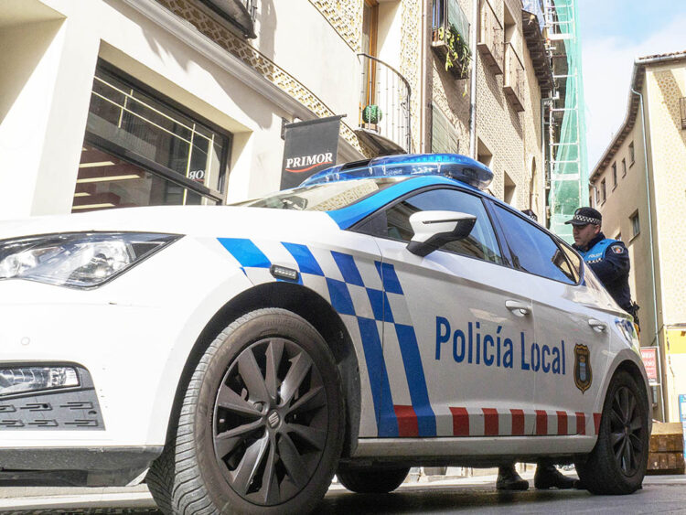 Intervención de la Policía Local de Segovia en la calle Real. / KAMARERO
