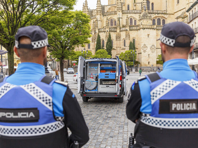 El alcalde de Segovia ve “difícilmente asumible” dotar a la Policía Local de un millón de euros 1 Agentes de Policía Local de Segovia. / NACHO VALVERDE - ICAL