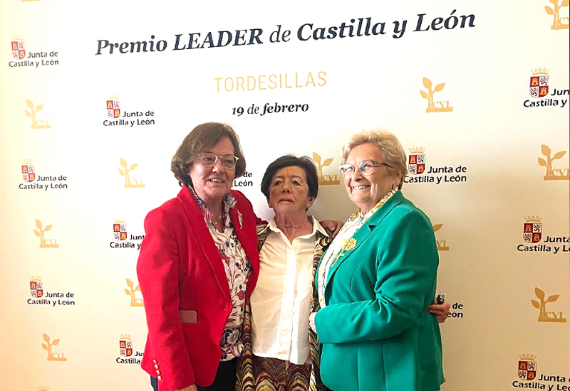 La Presidenta Nacional de la Mujer Rural, Juana Borrego, y su secretaría, Elena García, acompañaron a Petra García