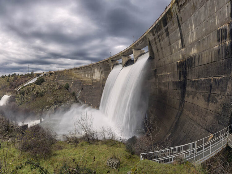 La CHD y el Ayuntamiento de Segovia estudian soluciones para asegurar el abastecimiento de agua en verano 1 Presa del Pontón Alto. / MIGUEL ÁNGEL FERNÁNDEZ