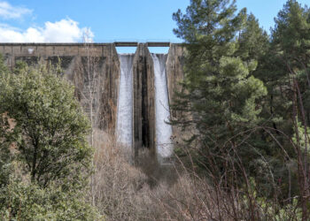Presa de Puenta Alta, en Revenga. / MIGUEL ÁNGEL FERNÁNDEZ
