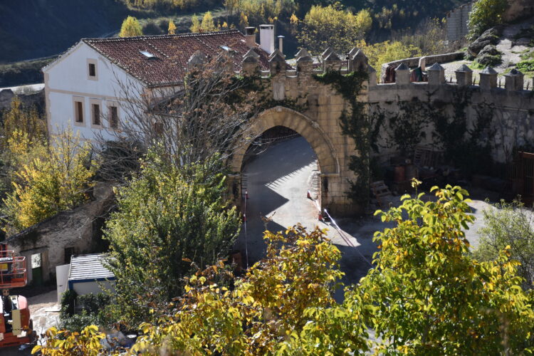 La serie ‘The Walking Dead: Daryl Dixon’ finaliza las grabaciones en España 1 Vista de una de las zonas de rodaje acordonada / A.M.