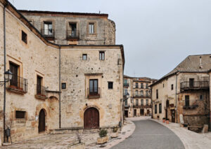 Actualmente, en el edificio de la antigua prisión del concejo, se encuentra la oficina de turismo.