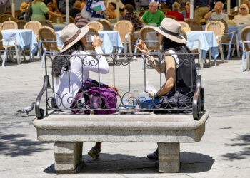Turistas internacionales, en la avenida del Acueducto. / EL ADELANTADO