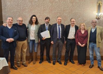 El rector y el vicerrector, en el centro, durante el encuentro.