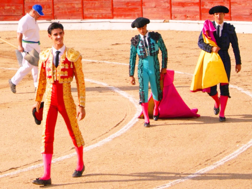 Víctor Barrio, de novillero, tras cortar tres orejas en El Espinar (2011). / A.M.
