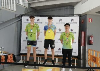 Un atleta del Sporting Segovia en lo más alto del podio durante la cita./SPORTING SEGOVIA