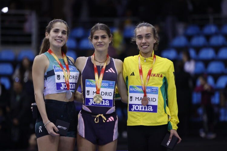 Águeda Marqués se proclama campeona de España en Madrid 1 Águeda Marqués, Idaira Prieto y Marta García en el podio de los 3.000m./EFE