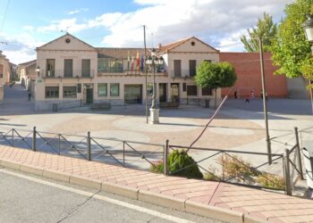 Vista del Ayuntamiento de la localidad segoviana / E.A.
