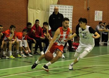 Un jugador del equipo segoviano en una acción de partido de la presente temporada./DIBAQ CD. BASE