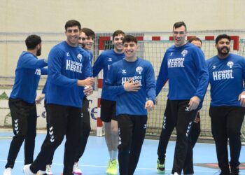 Los jugadores del Viveros Herol Nava durante un entrenamiento./AMADOR MARUGÁN