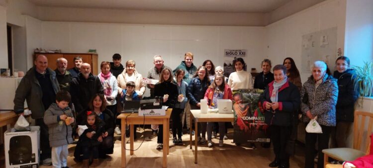 Participantes en el ‘Bocata solidario’./LOURDES MATARRANZ