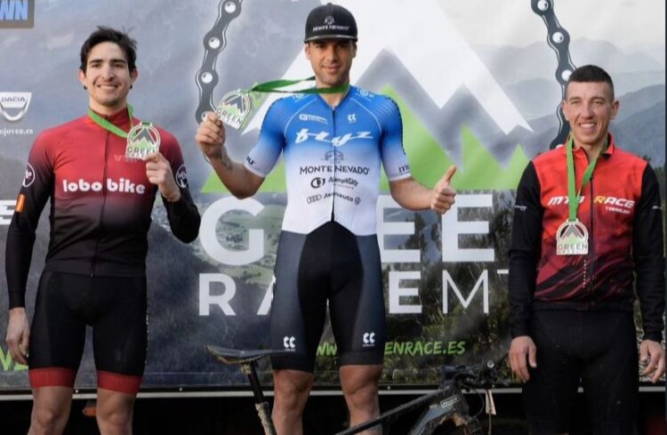 Fran Herrero logra el primer triunfo del año en la Copa de Madrid de XCM 1 Fran Herrero posa en el podio como campeón de la cita celebrada en Alalpardo./E.A