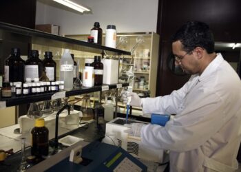 Un investigador de la Universidad de Salamanca durante una prueba./ICAL