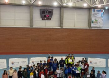 Los participantes posando con los diplomas. / Diputación