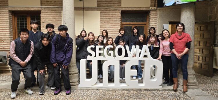 El programa Spanish Live enseña castellano a más de una decena de estudiantes 1 Estudiantes japoneses participantes en el Spanish Live. / Ayuntamiento