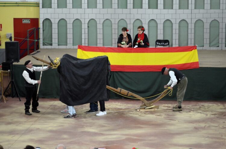 Fuenterrebollo se prepara para recibir el Carnaval con la tradicional fiesta de la vaquilla 1 Representación de la siembra tradicional / E.A.
