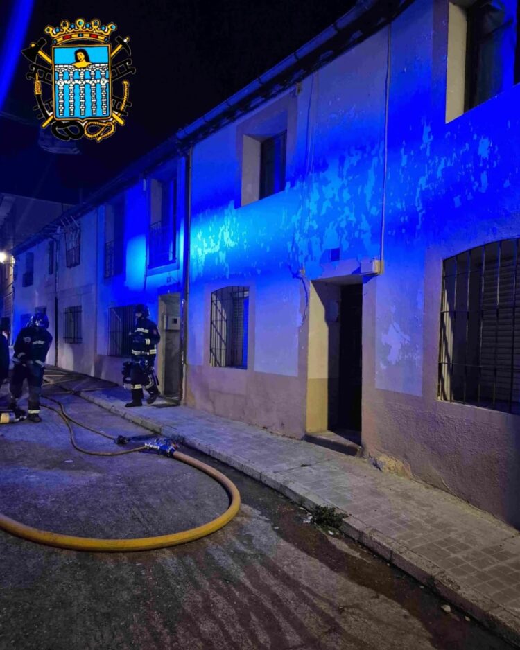 Los bomberos intervienen en el incendio de una vivienda en Cantimpalos 1 Incendio en una vivienda / BOMBEROS DEL AYUNTAMIENTO DE SEGOVIA
