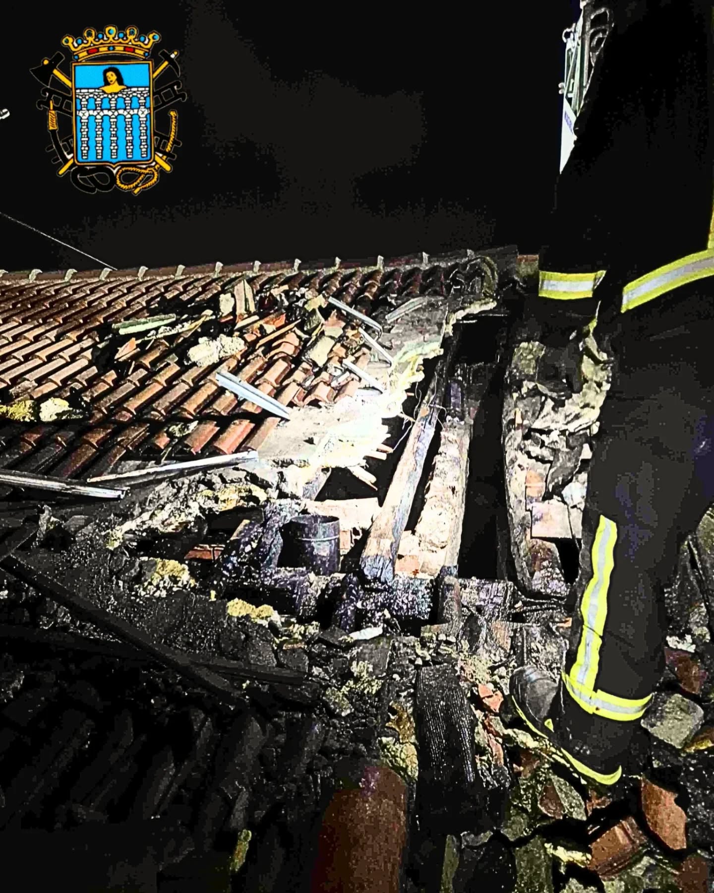 Los bomberos intervienen en el incendio de una vivienda en Cantimpalos 2 Incendio en una vivienda / BOMBEROS DEL AYUNTAMIENTO DE SEGOVIA