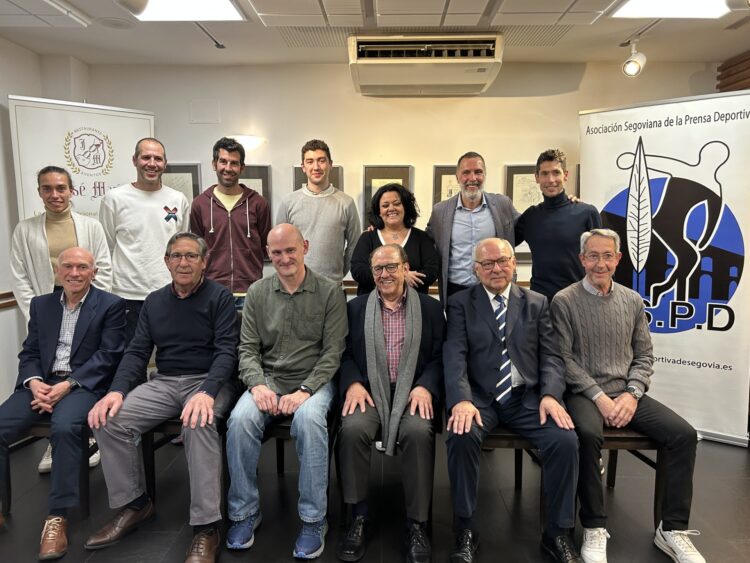 Los participantes en la charla que tuvo lugar en el restaurante José María. / ASPD