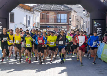 Corredores toman la salida durante la cita celebrada en Cantimpalos./E.A