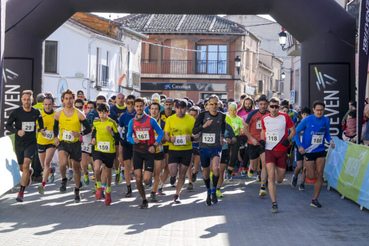 Muñoveros se prepara para celebrar una nueva cita de ‘La Viña del Ajo’ 1 Corredores toman la salida durante la cita celebrada en Cantimpalos./E.A