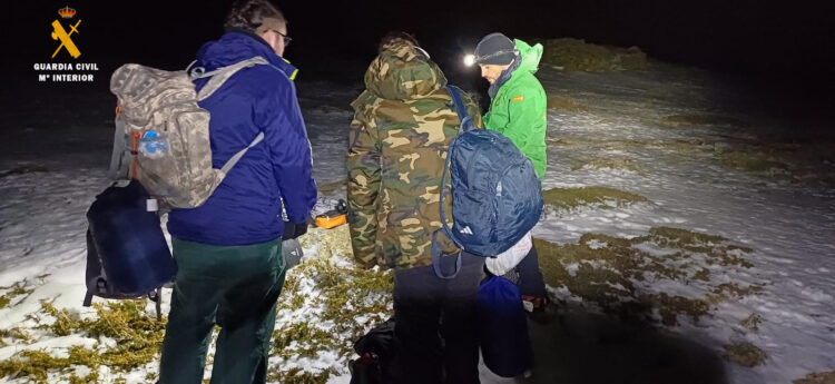 La Guardia Civil rescata a dos senderistas que estaban desorientados en la zona del Pico Peñalara 1 La Guardia Civil rescata a dos jóvenes senderistas que estaban desorientados en la zona del Pico Peñalara / GUARDIA CIVIL