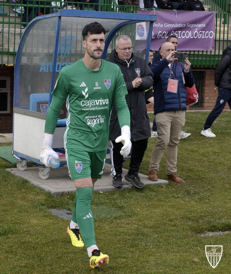 Nuevo contratiempo para la Segoviana con la baja de Carmona 1 Pablo Carmona antes del encuentro frente al Osasuna ‘B’./JUAN MARTÍN-G.SEGOVIANA