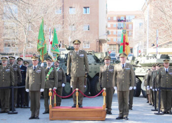 Toma de posesión del nuevo coronel del PCMASA 2 de Segovia, José Manuel Puyuelo. / BASE MIXTA